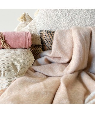 Manta auxiliar lana cepillada color beige. Textil de hogar