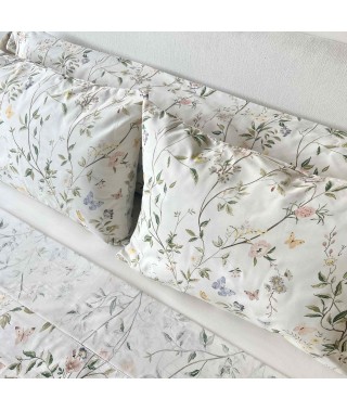 Juego de sábanas estampado flores ramas y mariposas. Set de sábanas blancas estampadas.